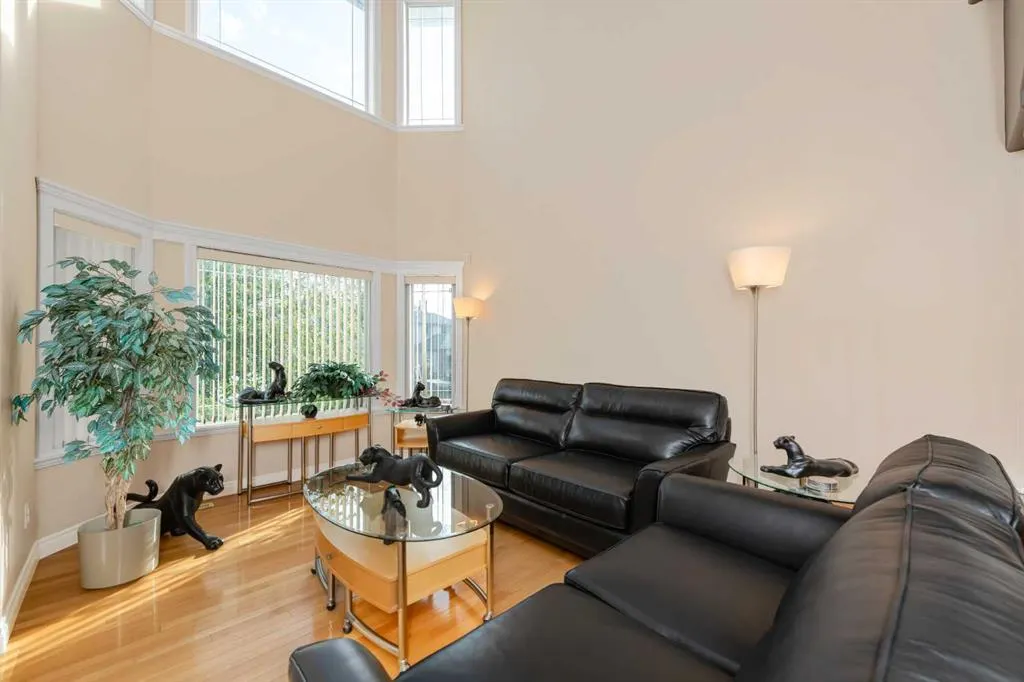 112 Cove Crescent