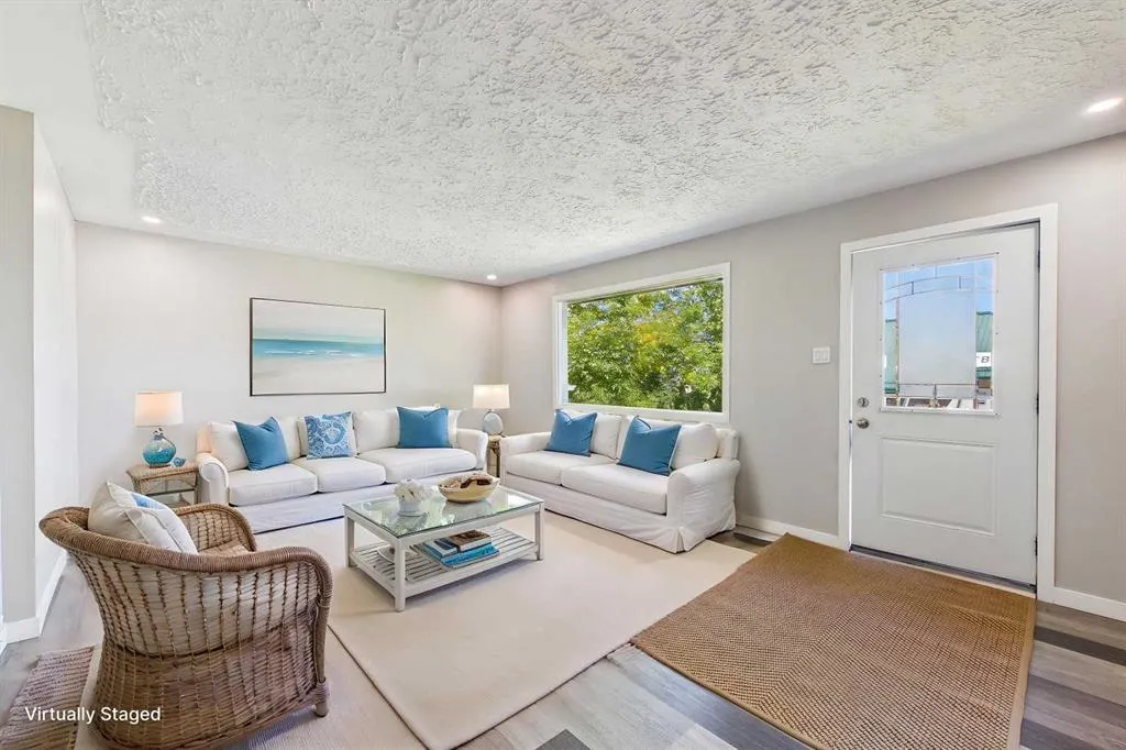 94 Lakeside Boulevard