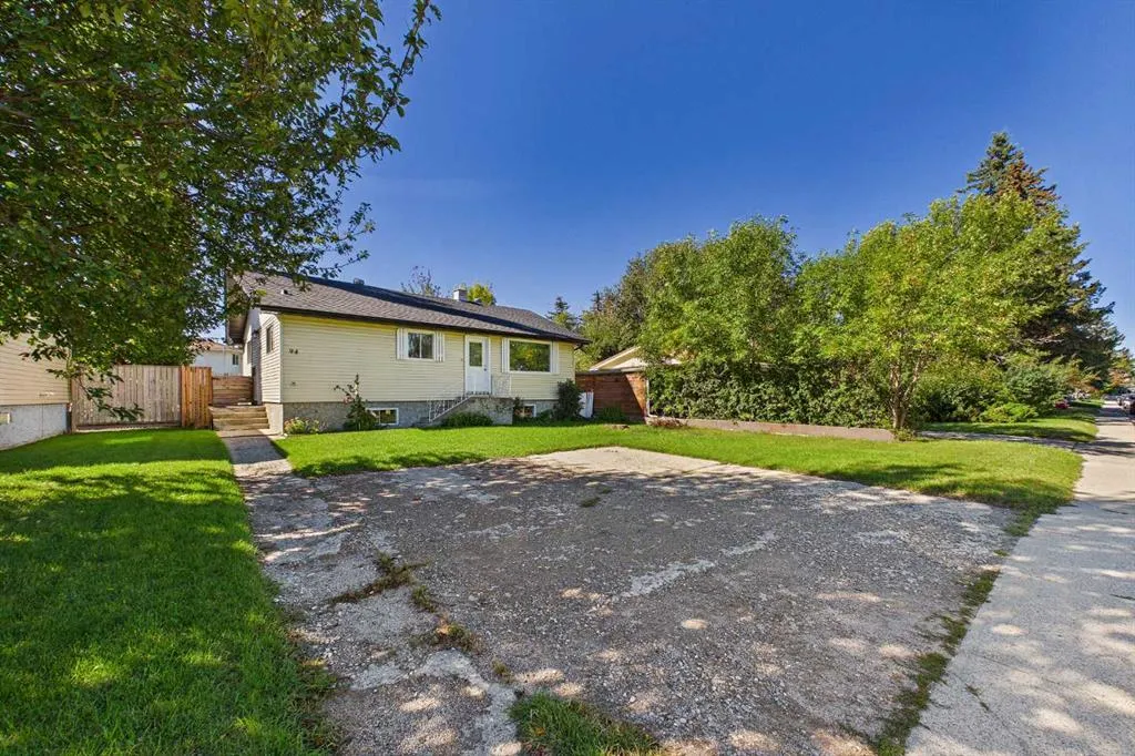94 Lakeside Boulevard