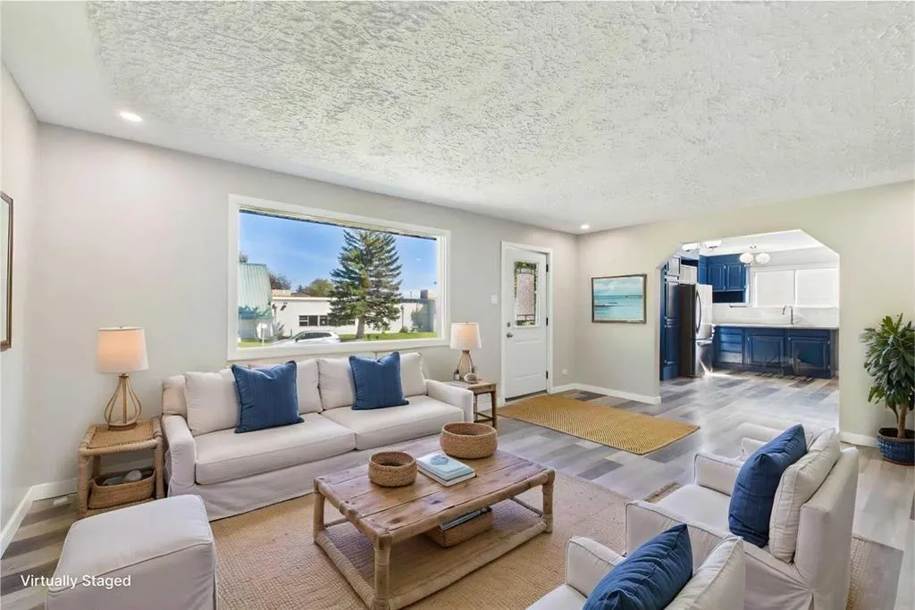 94 Lakeside Boulevard