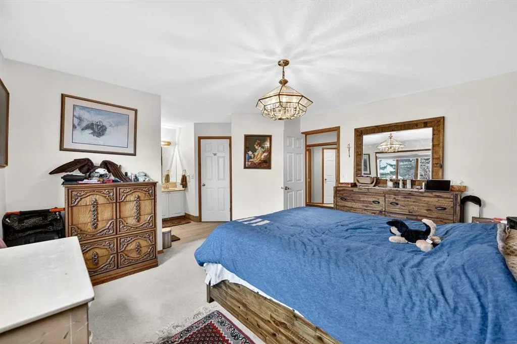 1124 Gleneagles Drive