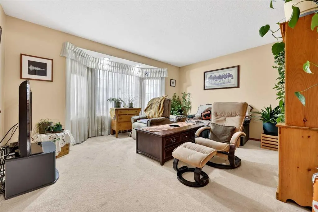 1124 Gleneagles Drive