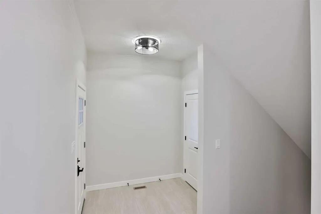 668 Devonia Road W