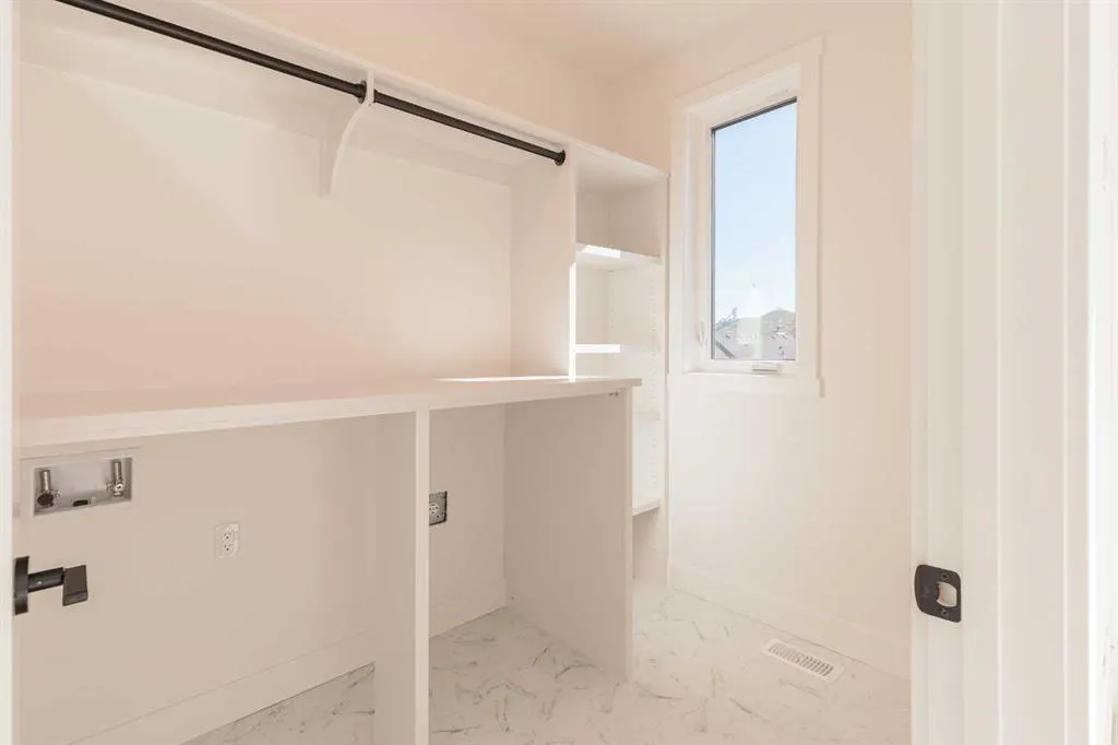 119 Greenwich Heath NW