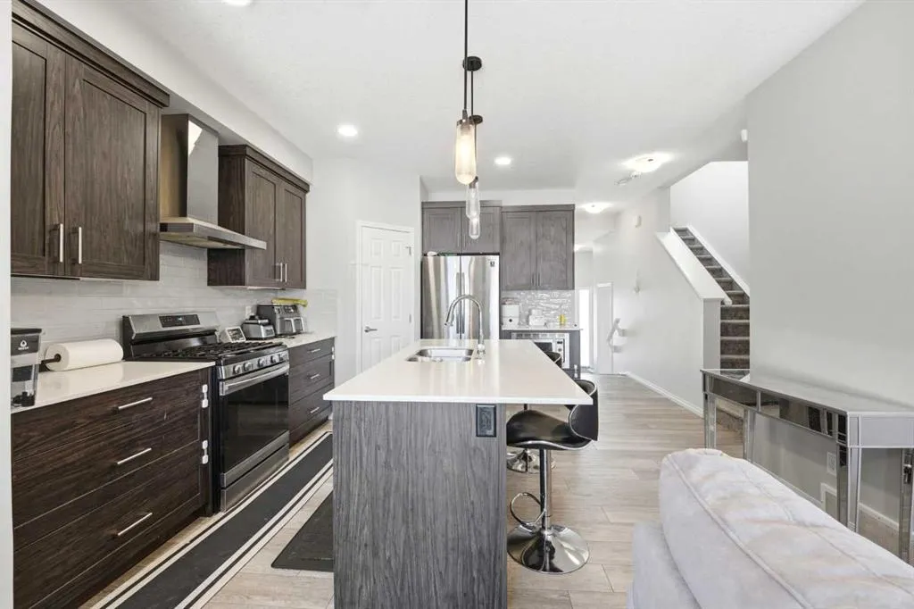 121 Carringvue Park NW