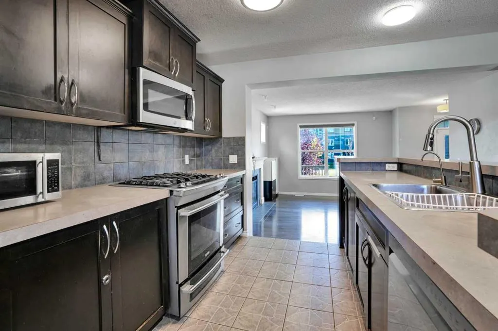 121 Skyview Ranch Drive NE