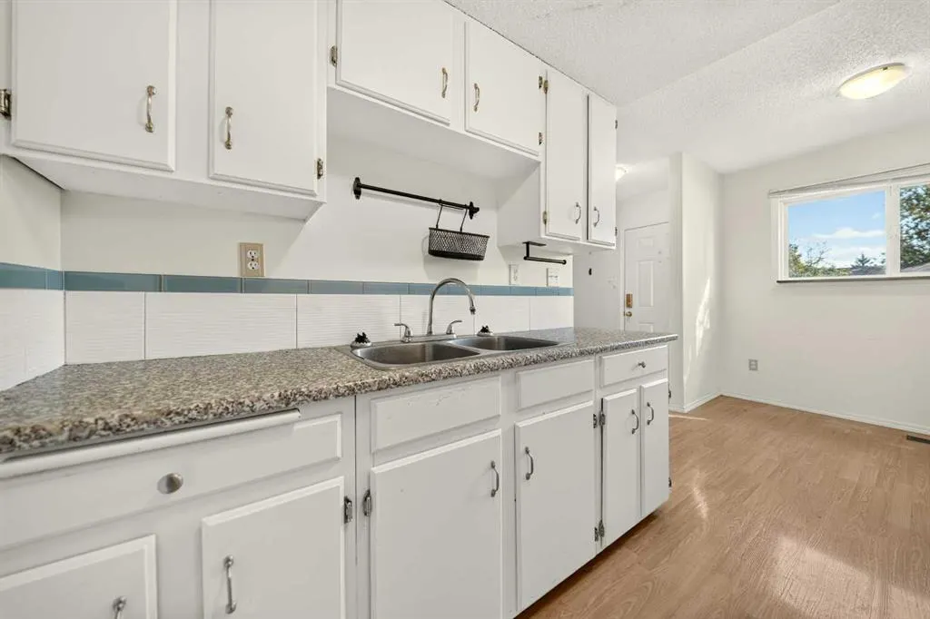 55 Lemoyne Crescent W #53