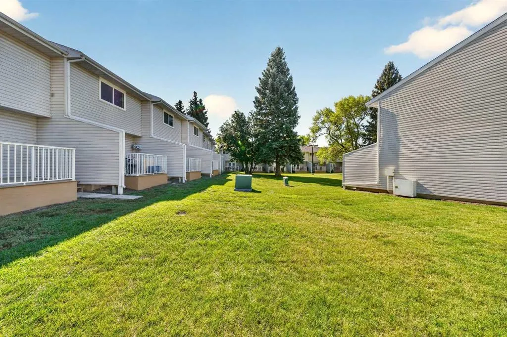 55 Lemoyne Crescent W #53