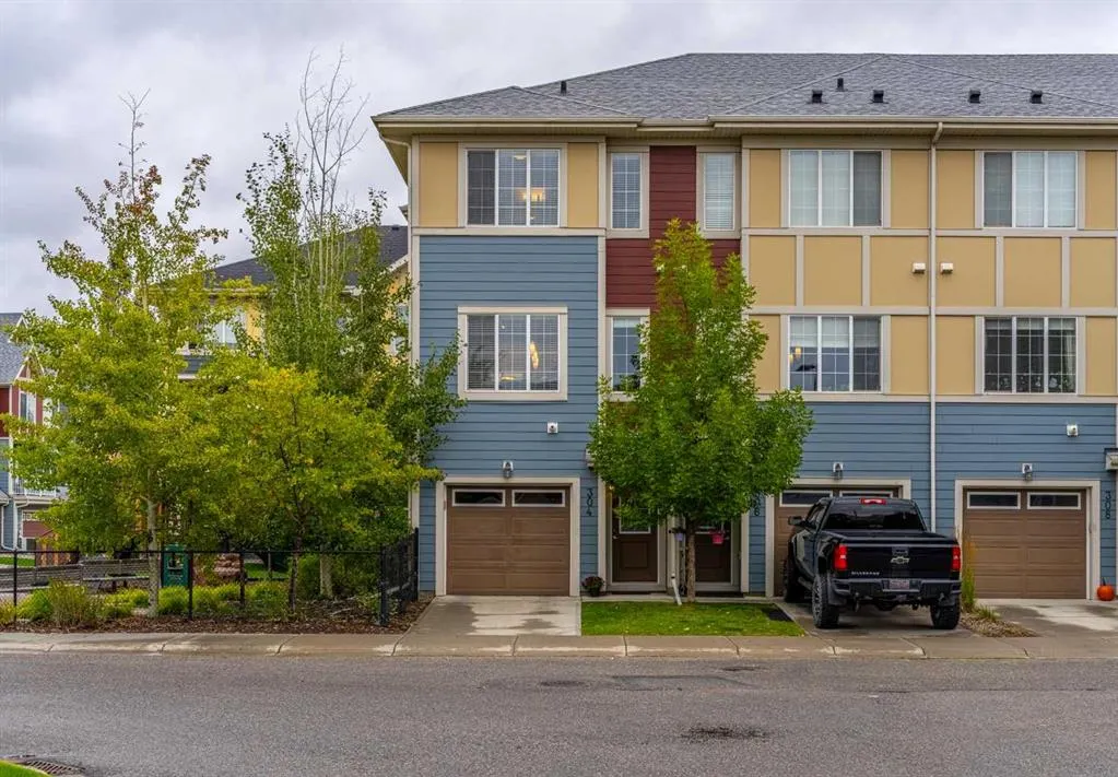 304 Marquis Lane SE