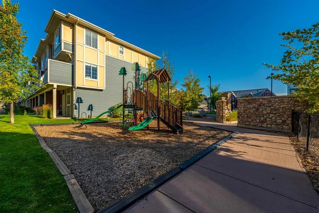304 Marquis Lane SE