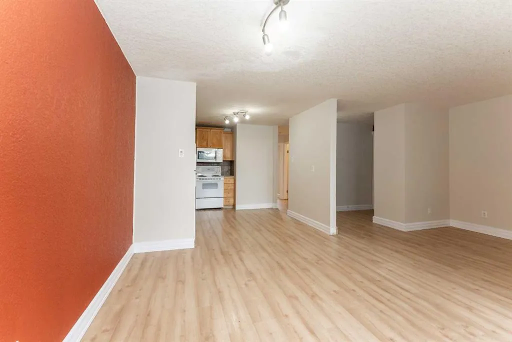 218 Mayor Magrath Drive N #3