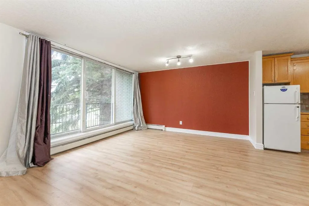 218 Mayor Magrath Drive N #3
