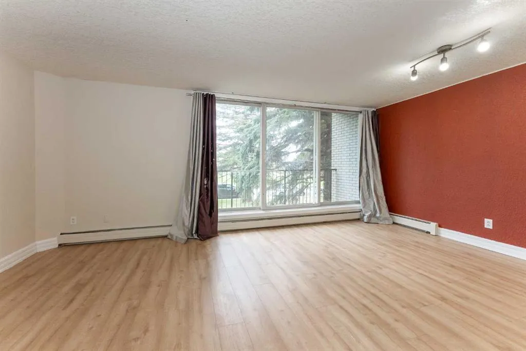 218 Mayor Magrath Drive N #3