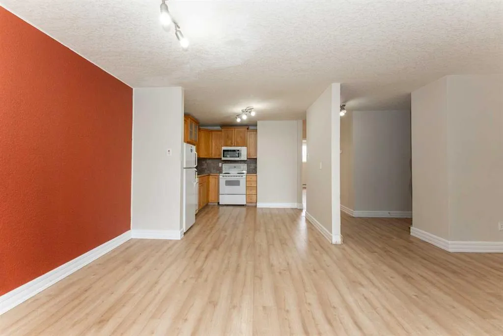 218 Mayor Magrath Drive N #3