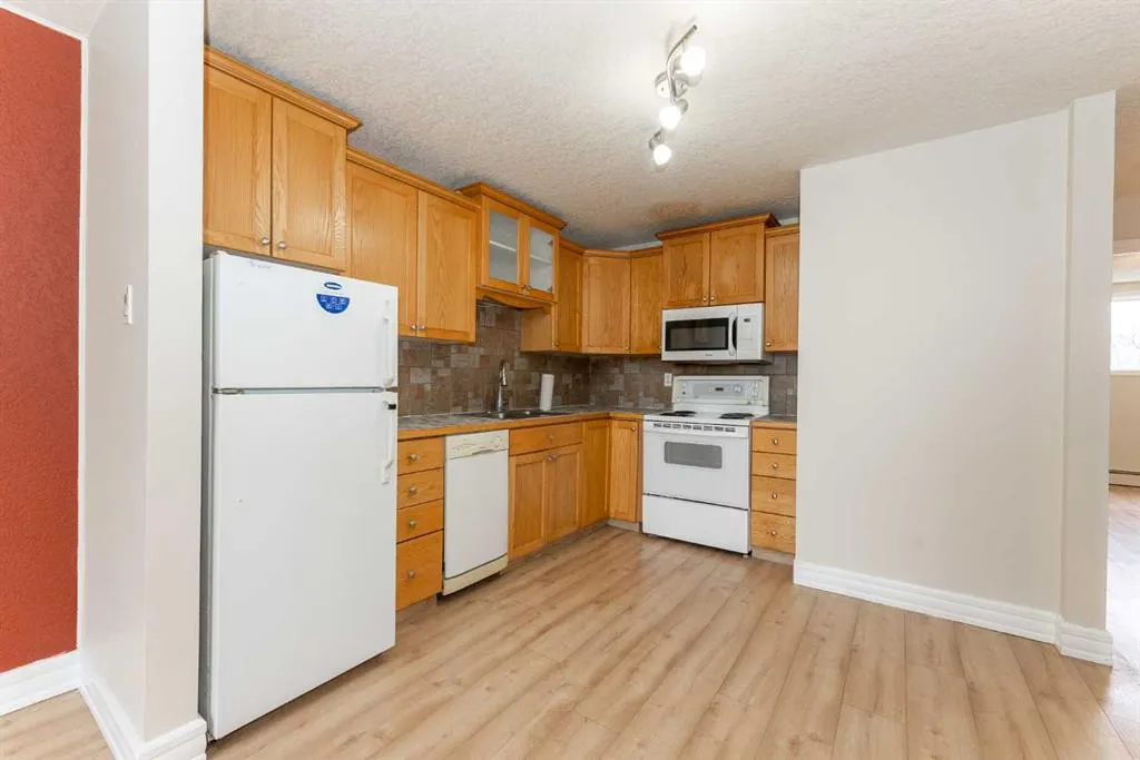 218 Mayor Magrath Drive N #3