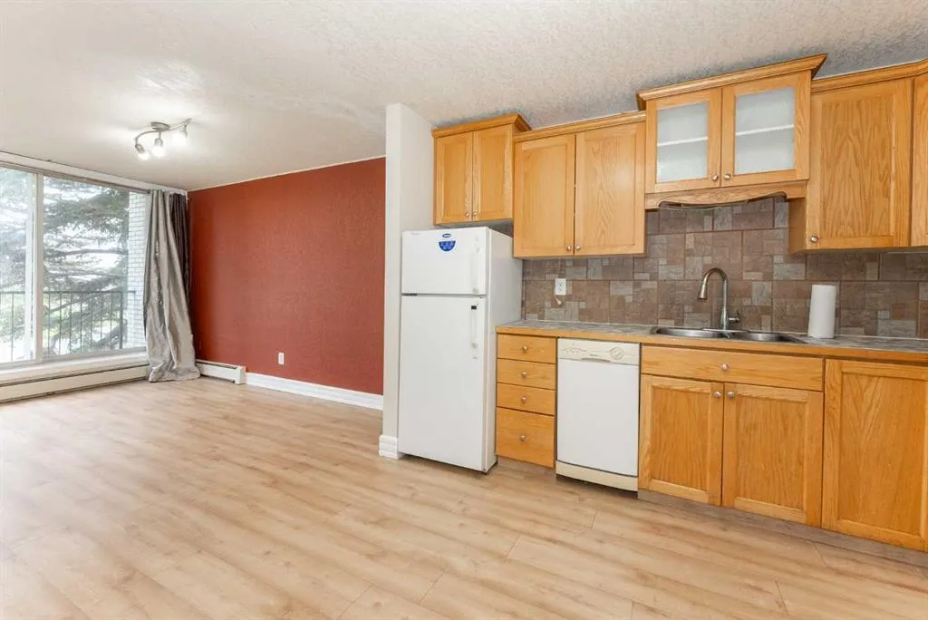 218 Mayor Magrath Drive N #3
