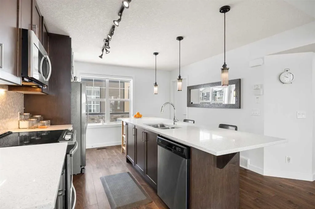 111 Evanscrest Gardens NW