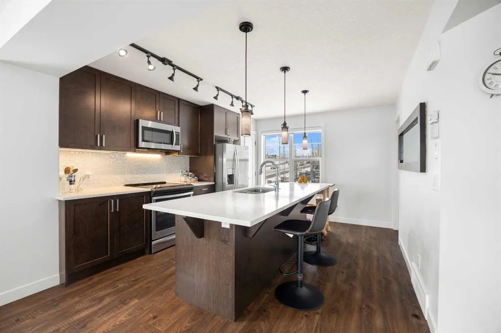 111 Evanscrest Gardens NW