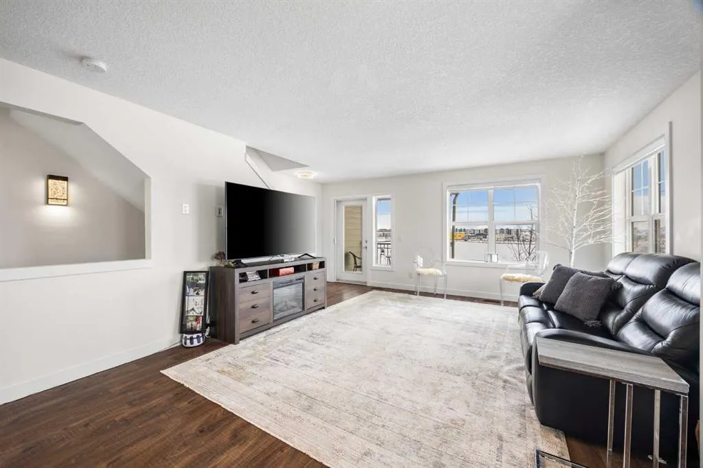 111 Evanscrest Gardens NW