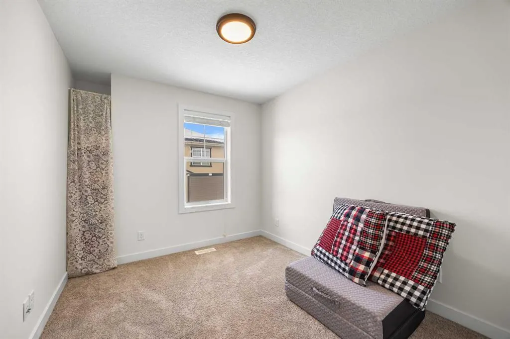 111 Evanscrest Gardens NW