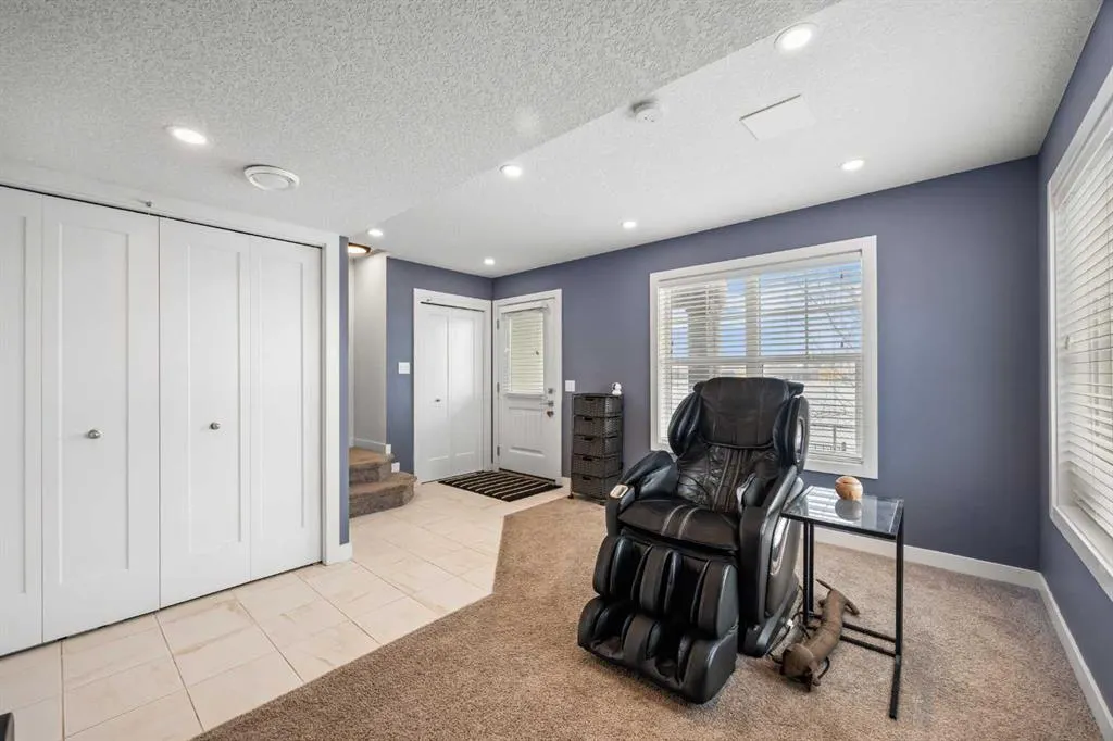 111 Evanscrest Gardens NW