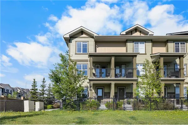 111 Evanscrest Gardens NW