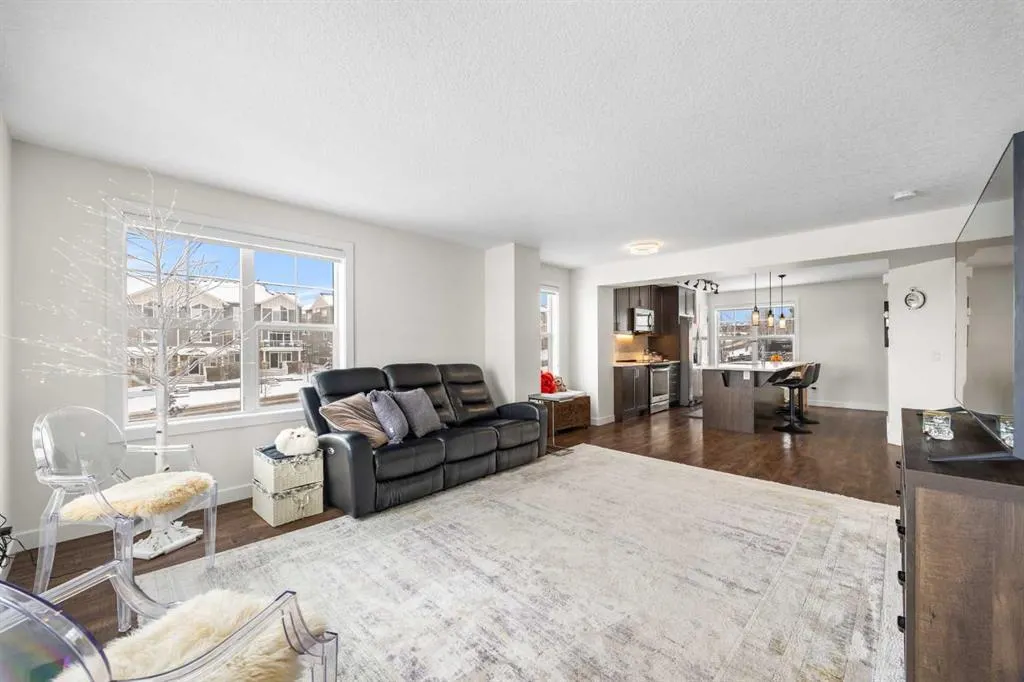 111 Evanscrest Gardens NW