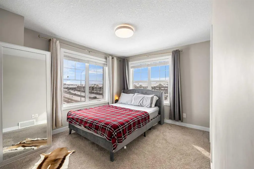 111 Evanscrest Gardens NW