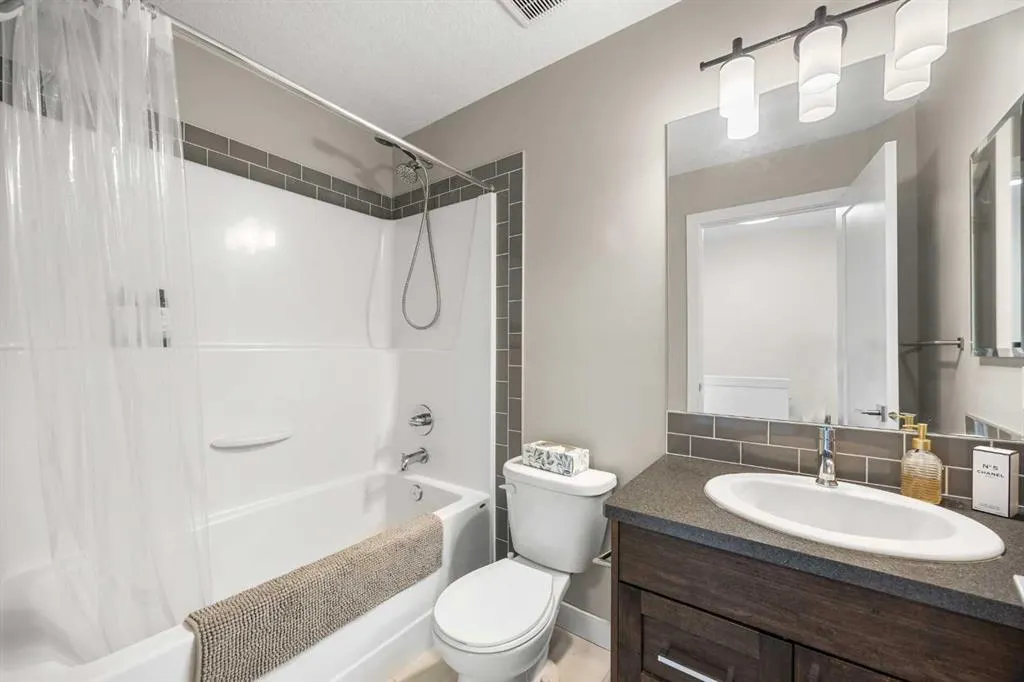 111 Evanscrest Gardens NW