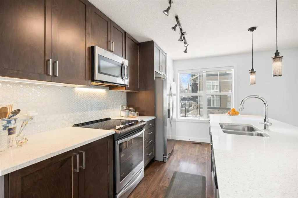 111 Evanscrest Gardens NW