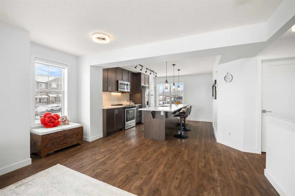 111 Evanscrest Gardens NW