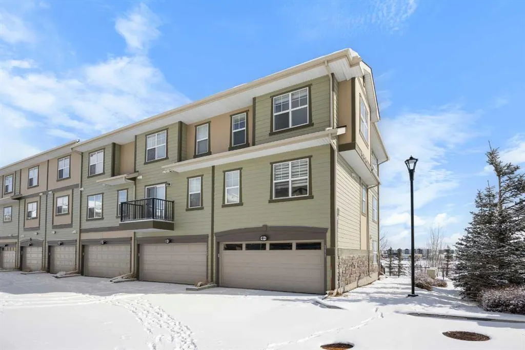 111 Evanscrest Gardens NW