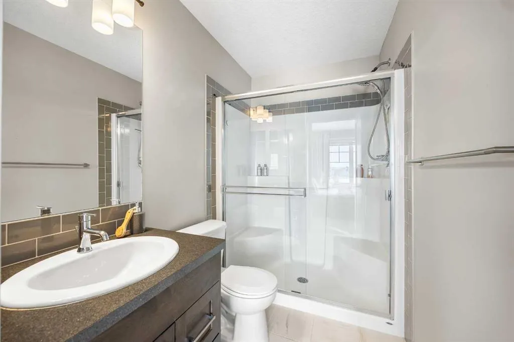 111 Evanscrest Gardens NW