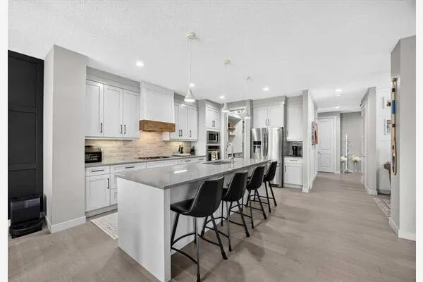 136 Riviera Way