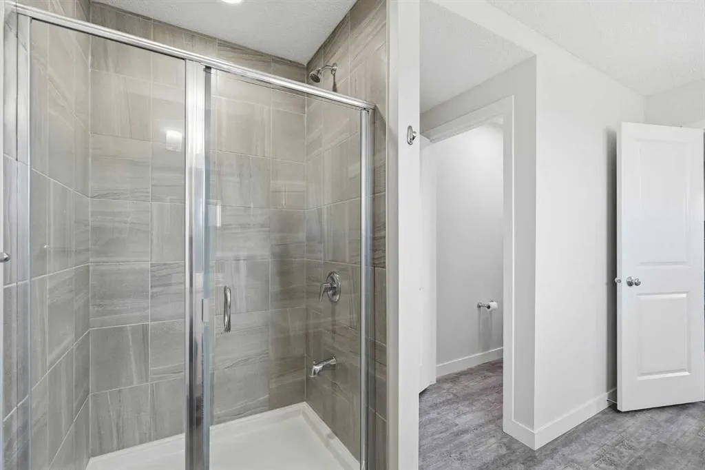 15 Lawrence Green SE