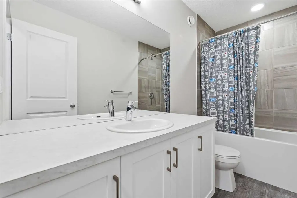 15 Lawrence Green SE