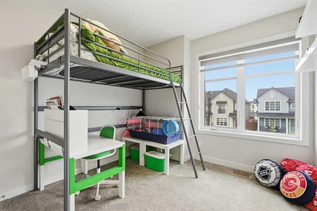 15 Lawrence Green SE