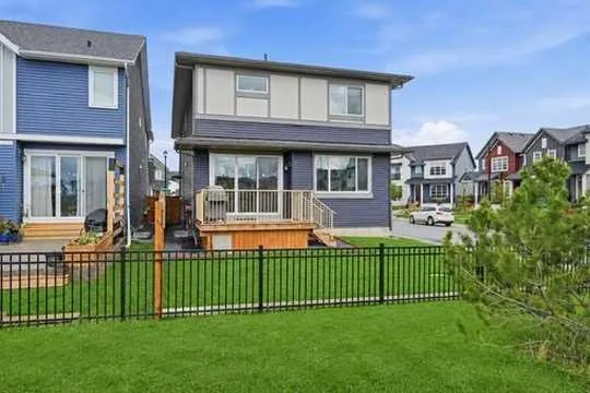 15 Lawrence Green SE