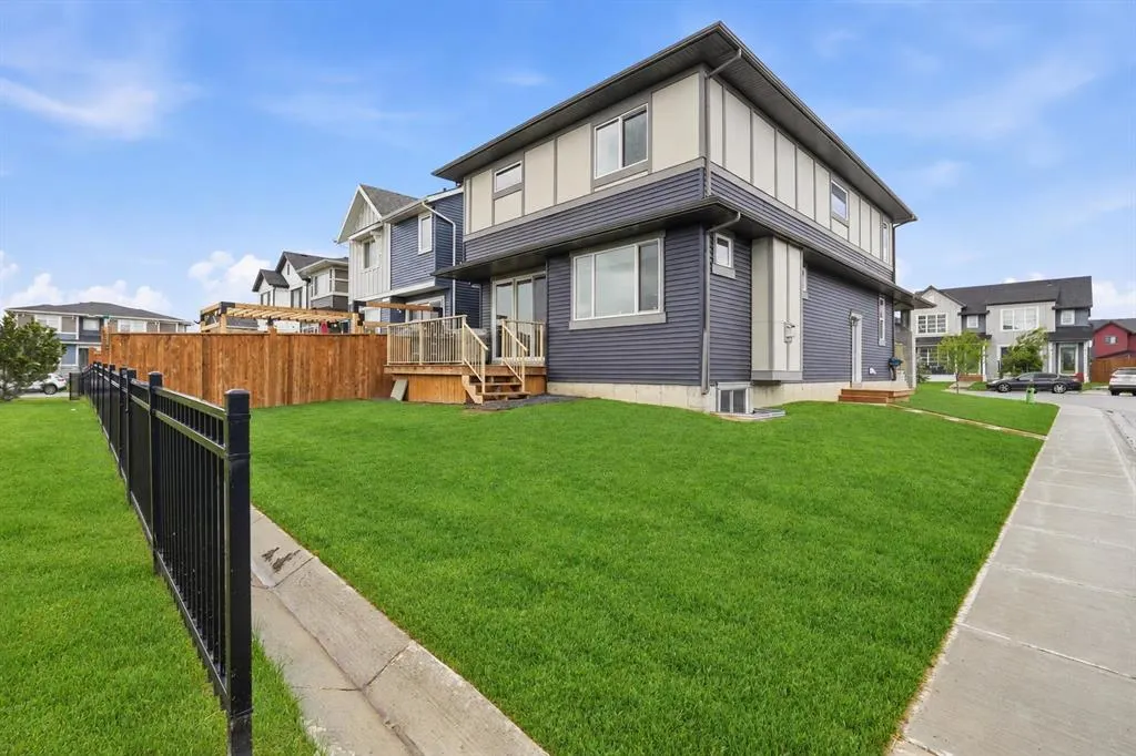 15 Lawrence Green SE
