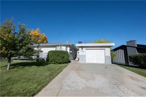 107 Hallbrook Drive SW