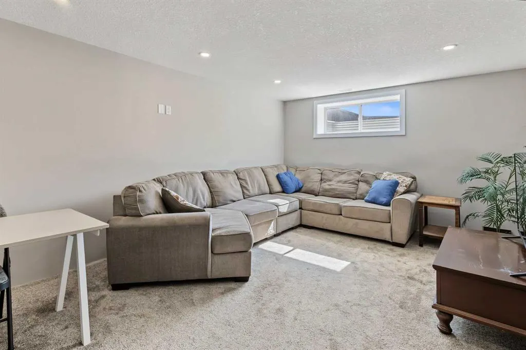 13 Panora View NW