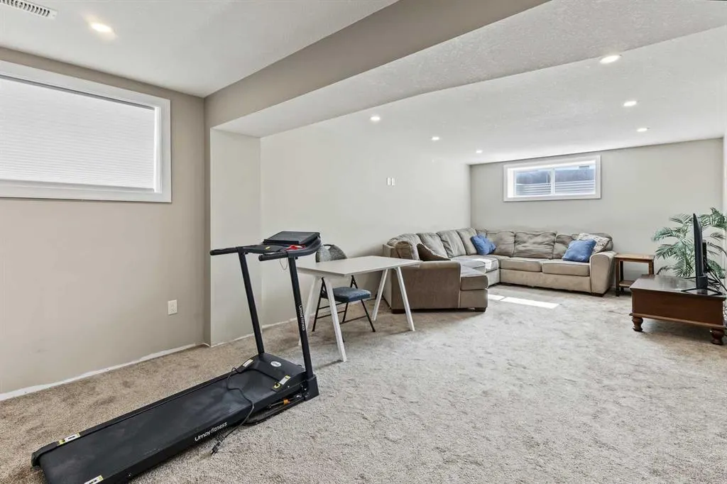 13 Panora View NW