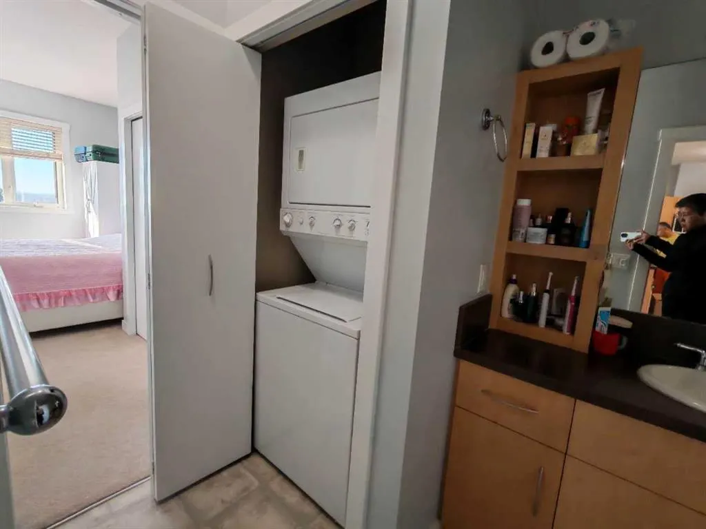 69 Springborough Court SW #304