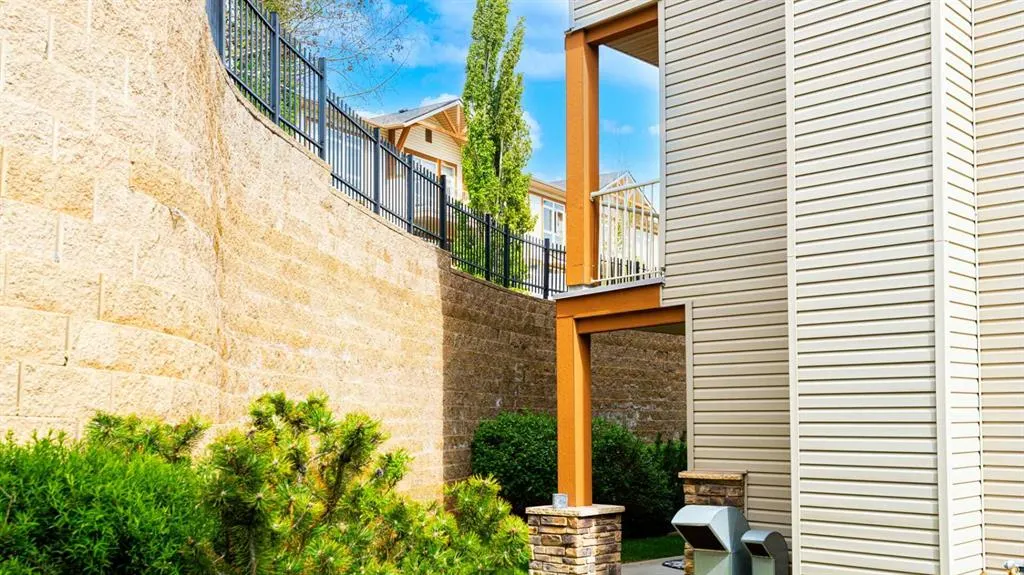 169 Rockyledge View NW #1