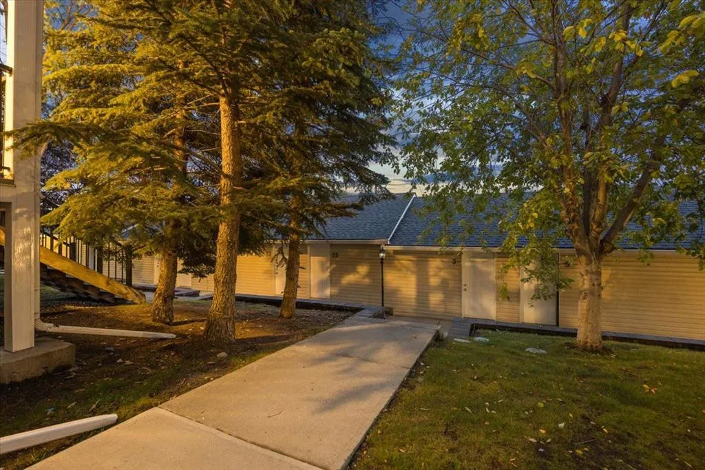 29 Springborough Boulevard SW #25