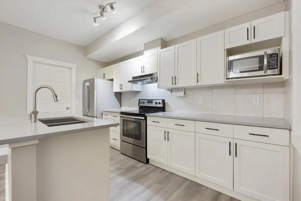 29 Springborough Boulevard SW #25