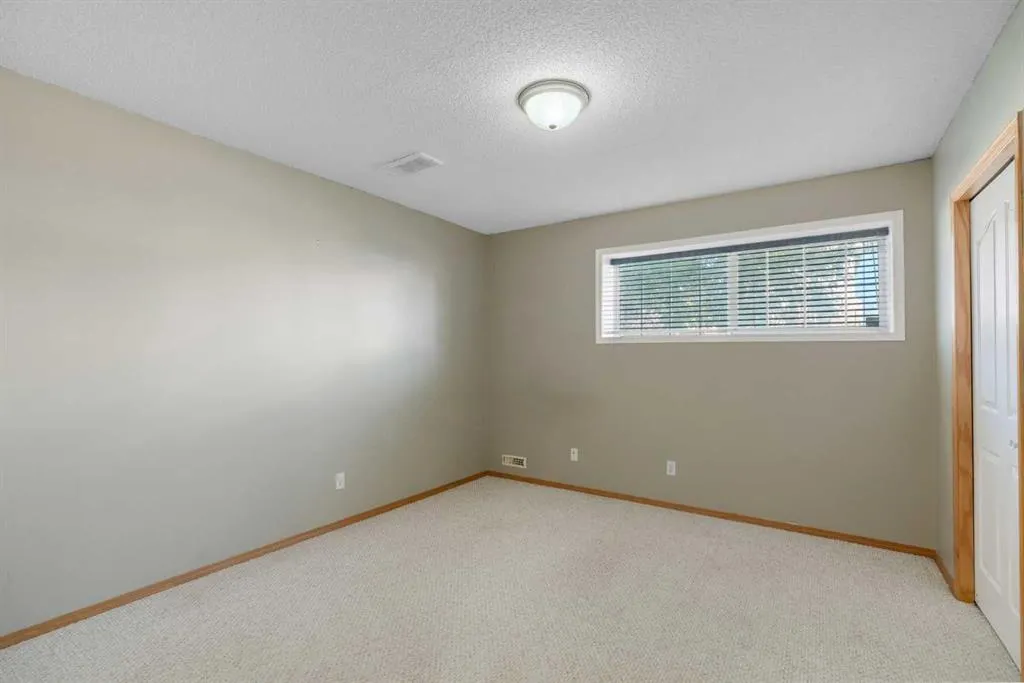 186 Cramond Close SE