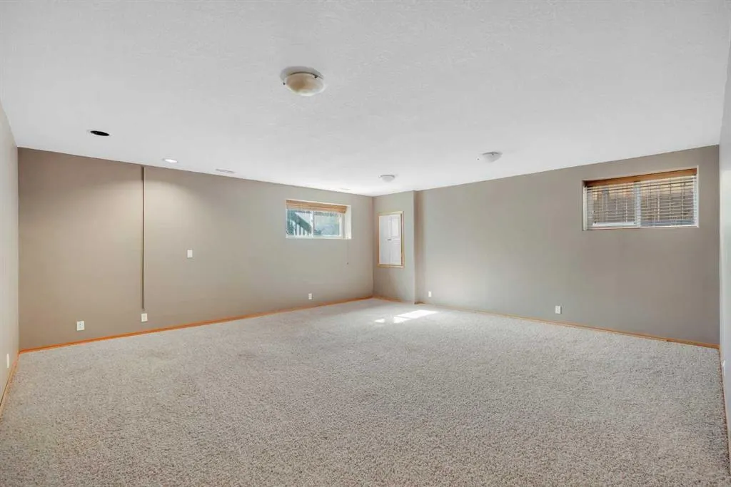 186 Cramond Close SE