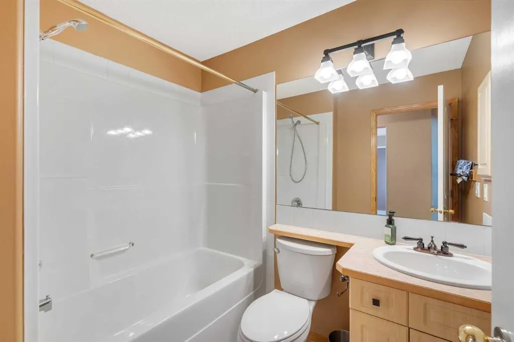 186 Cramond Close SE