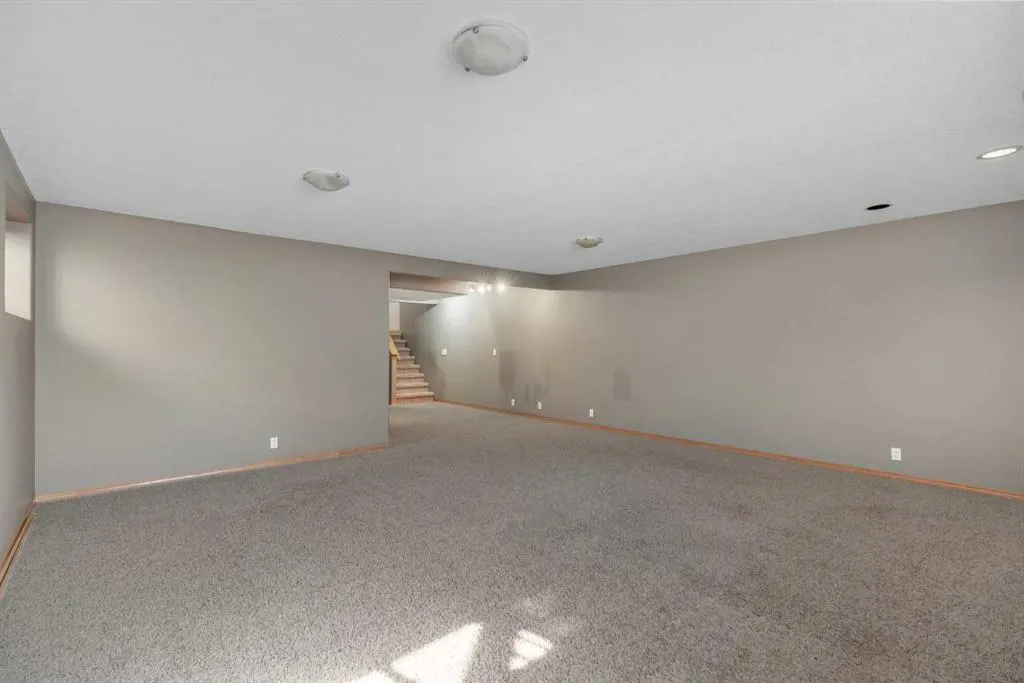 186 Cramond Close SE